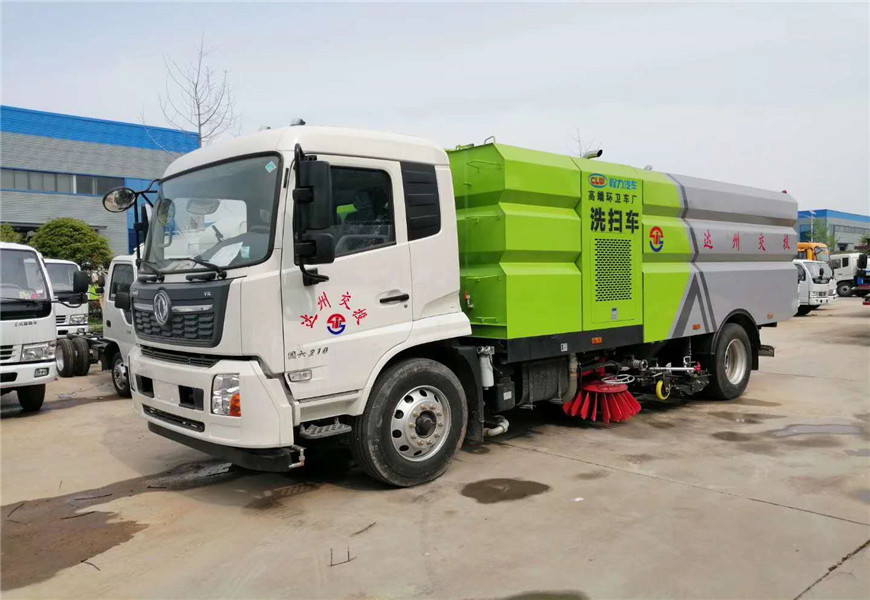 東風(fēng)天錦掃路車圖片