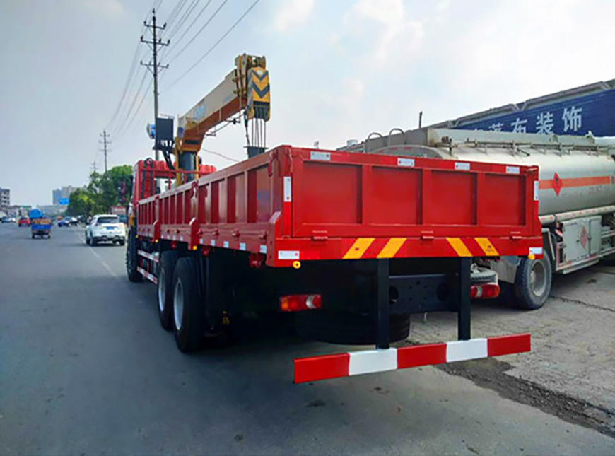 東風專底后雙橋程力12噸隨車吊